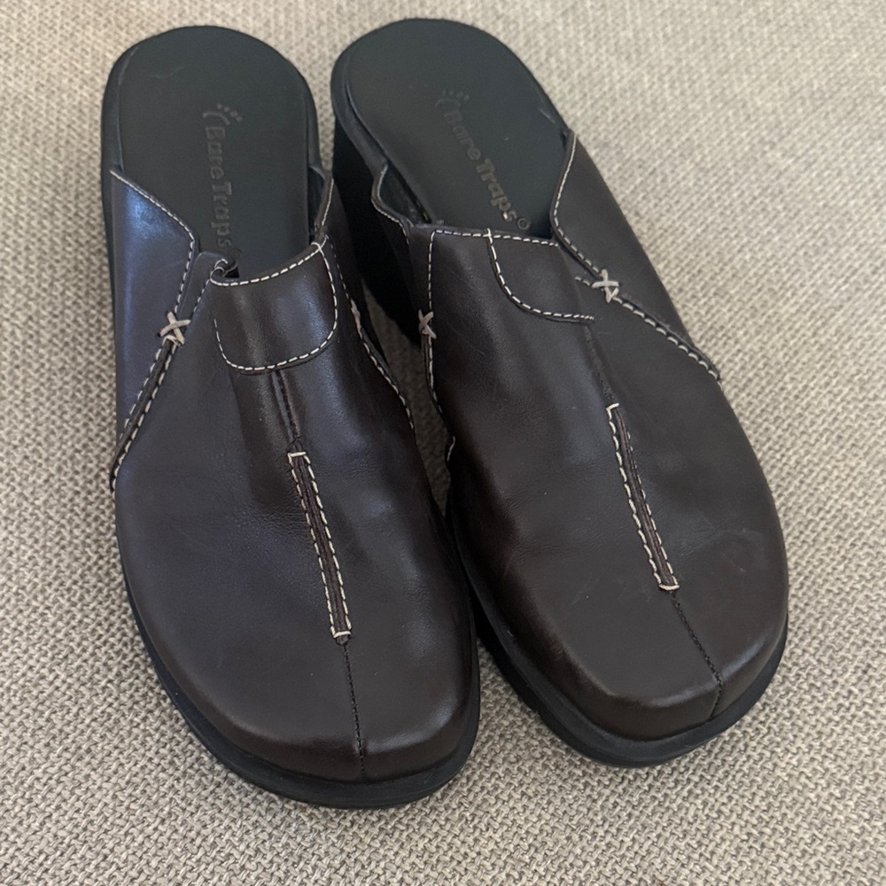 Women’s Leather Clogs in Dark Brown